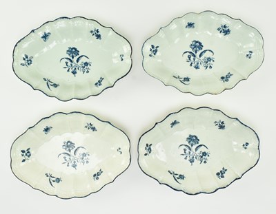Lot 49 - FIVE EARLY WORCESTER 18TH CENTURY GILLY FLOWER PORCELAIN PLATES
