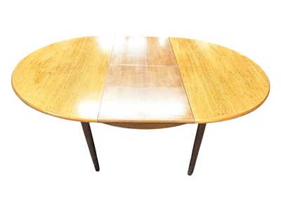 Lot 842 - MEREDEW FURNITURE - MID CENTURY TEAK WOOD EXTENDING DINING TABLE