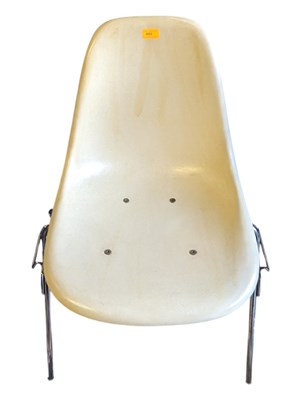 Lot 589 - CHARLES & RAY EAMES FOR HERMAN MILLER - RETRO FIBREGLASS SHELL CHAIR