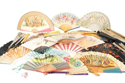 Lot 286 - COLLECTION OF 20TH CENTURY VINTAGE CONCERTINA HAND FANS