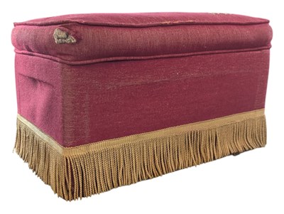 Lot 554 - 1953 QUEEN ELIZABETH II COMMEMORATIVE CORONATION STOOL
