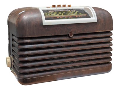 Lot 420 - BUSH, BRITISH - VINTAGE 20TH CENTURY BAKELITE CASE RADIO