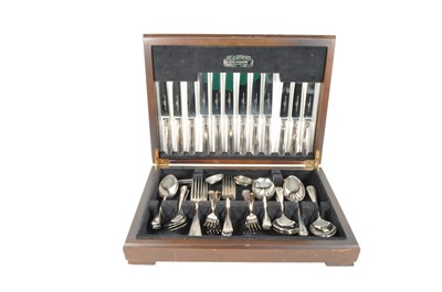 Lot 298 - ELKINGTON - VINTAGE 20TH CENTURY SILVER PLATED CANTEEN OF CUTLERY