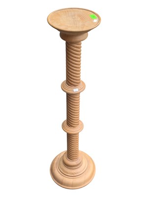 Lot 560 - 20TH CENTURY BEECH WOOD PLANT STAND JARDINERE / TORCHERE