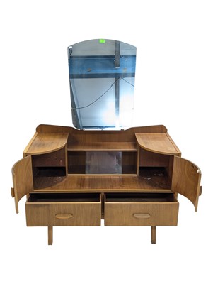 Lot 558 - HUNT FURNITURE - MID CENTURY ART DECO WALNUT DRESSING TABLE