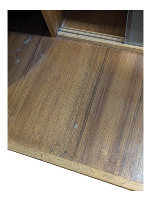 Lot 558 - HUNT FURNITURE - MID CENTURY ART DECO WALNUT DRESSING TABLE