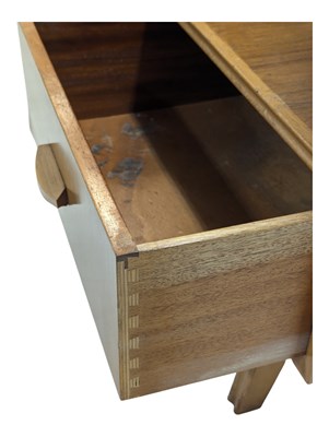 Lot 558 - HUNT FURNITURE - MID CENTURY ART DECO WALNUT DRESSING TABLE