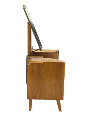 Lot 558 - HUNT FURNITURE - MID CENTURY ART DECO WALNUT DRESSING TABLE