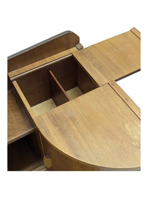Lot 558 - HUNT FURNITURE - MID CENTURY ART DECO WALNUT DRESSING TABLE