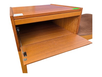 Lot 582 - CHIPPY HEATH FURNITURE - MID CENTURY TEAK TELEPHONE SEAT