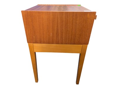Lot 582 - CHIPPY HEATH FURNITURE - MID CENTURY TEAK TELEPHONE SEAT