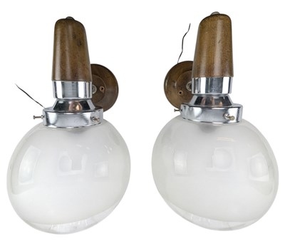 Lot 411 - PAIR OF ITALIAN MAZZEGA MID CENTURY OAK & VENETIAN GLASS WALL LIGHT SCONCES