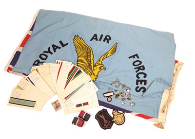 Lot 211 - RAF - VINTAGE ROYAL AIR FORCE ASSOCIATION FLAG & BADGE ASSORTMENT