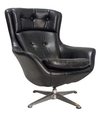 Lot 191 - SCHREIBER - MID CENTURY 1970S BLACK VINYL SWIVEL LOUNGE EGG CHAIR