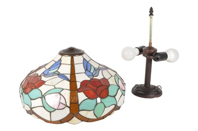 Lot 770 - TIFFANY STYLE CEILING STAINED GLASS LEADED PENDANT LAMP