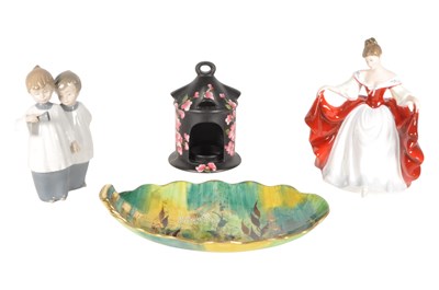 Lot 139 - COLLECTION OF VINTAGE 20TH CENTURY PORCELAIN CHINA FIGURINES INC CARLTON WARE