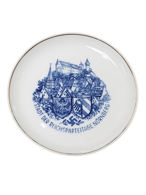 Lot 153 - MEISSEN - 1930S WWII COMMEMORATIVE GERMAN THIRD REICH PORCELAIN CABINET PLATE