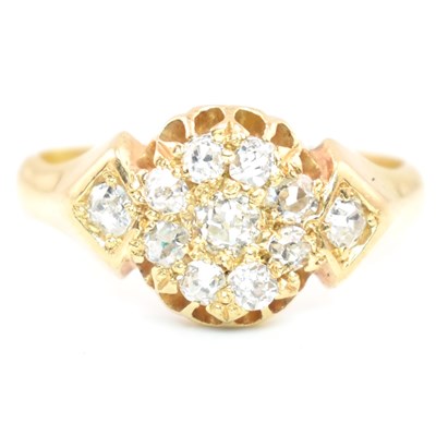 Lot 137 - 19TH CENTURY HALLMARKED 18CT GOLD & DIAMOND CLUSTER RING