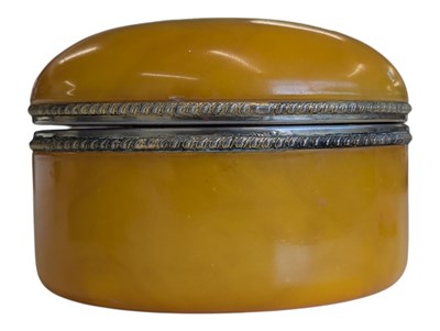 Lot 161 - 19TH CENTURY VICTORIAN AMBER GLASS TRINKET POT / JEWELLERY BOX