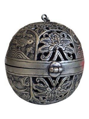 Lot 335 - EARLY 20TH CENTURY 1920S CHINESE SILVER PLATED INCENSE BALL