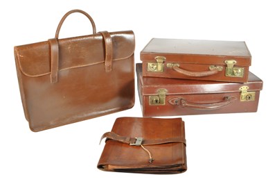 Lot 369 - FOUR EARLY 20TH CENTURY VINTAGE LEATHER BRIEFCASES / BAGS