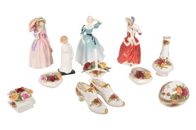 Lot 192 - ROYAL DOULTON / ROYAL ALBERT - COLLECTION OF PORCELAIN LADIES & OLD COUNTRY ROSES PIECES