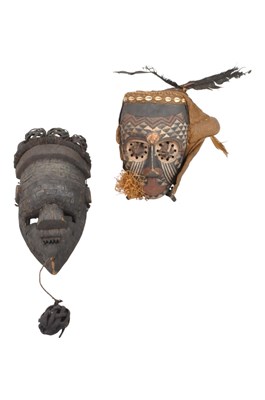 Lot 399 - 20TH CENTURY SALAMPASU CONGOLESE MASK