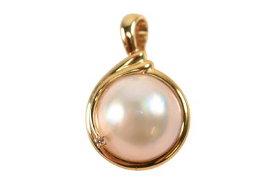 Lot 206 - 18CT GOLD & MABE PEARL NECKLACE PENDANT