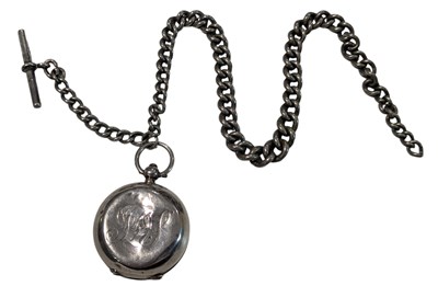 Lot 110 - EDWARD VII HALLMARKED SILVER SOVEREIGN CASE WITH METAL CHAIN