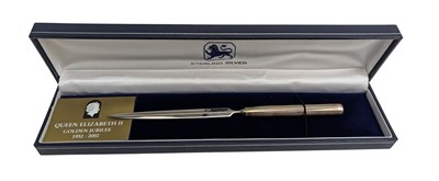 Lot 101 - ELIZABETH II GOLDEN JUBILEE COMMEMORATIVE SILVER LETTER OPENER