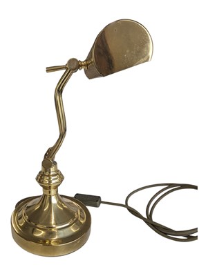 Lot 598 - 20TH CENTURY VINTAGE BRASS BANKERS LAMP