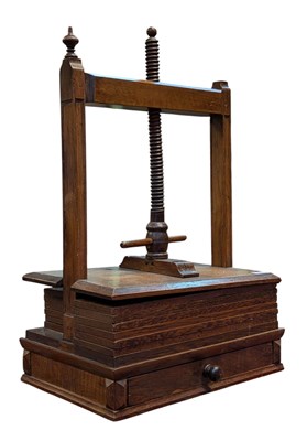 Lot 304 - 19TH CENTURY VICTORIAN OAK WOOD TABLE TOP BOOK BINDING PRESS