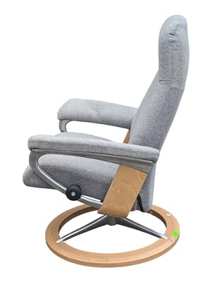 Lot 611 - EKORNES - SCANDINAVIAN CONSUL CLASSIC RECLINER ARMCHAIR & OTTOMAN