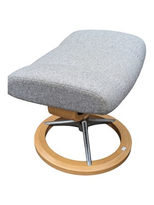 Lot 611 - EKORNES - SCANDINAVIAN CONSUL CLASSIC RECLINER ARMCHAIR & OTTOMAN
