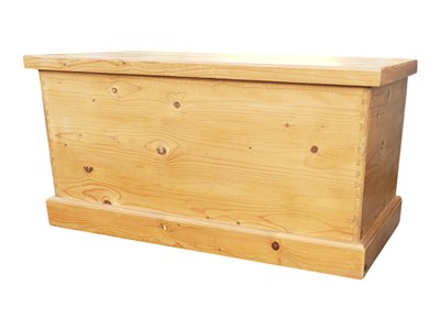Lot 663 - 20TH CENTURY VICTORIAN STYLE PINE COUNTRY BLANKET BOX