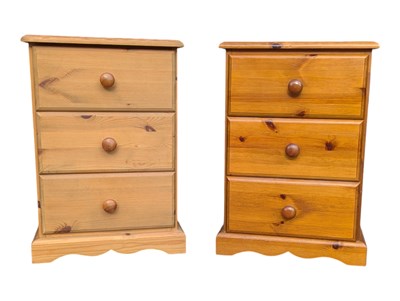 Lot 662 - TWO CONTEMPORARY VICTORIAN STYLE COUNTRY PINE BEDSIDE DRAWERS / TABLES