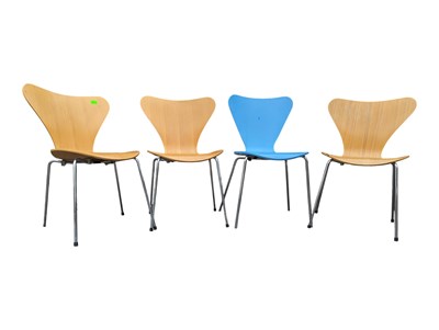 Lot 802 - ARNE JACOBSEN (DANISH, 1902-1971) FOR FRITZ HANSEN - SET OF FOUR SERIES 7 DINING CHAIRS