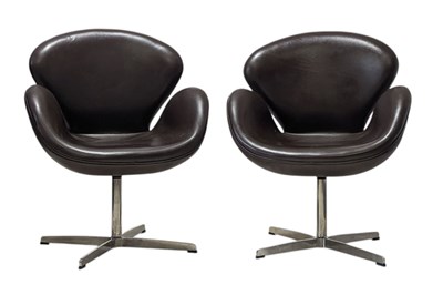 Lot 68 - AFTER ARNE JACOBSEN - PAIR OF CONTEMPORARY DESIGN SWAN SWIVEL CHAIRS