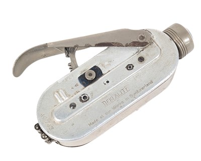 Lot 104 - WWII SECOND WORLD WAR RAF / ARP DEKALITE FRICTION POWER TORCH