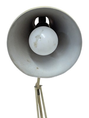 Lot 827 - HERBERT TERRY - MID CENTURY INDUSTRIAL MODEL 90 ANGLEPOISE DESK LAMP