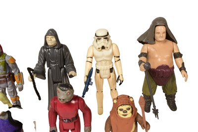 Lot 560 - STAR WARS - COLLECTION OF VINTAGE ACTION FIGURES WITH ACCESSORIES