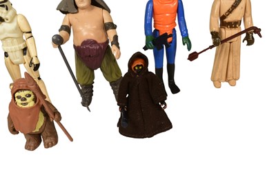 Lot 560 - STAR WARS - COLLECTION OF VINTAGE ACTION FIGURES WITH ACCESSORIES