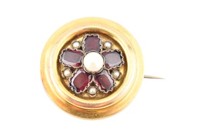 Lot 150 - 19TH CENTURY GOLD GARNET & PEARL BROOCH PIN