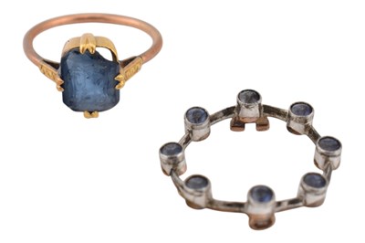 Lot 275 - 9CT WHITE GOLD & SAPPHIRE BROOCH AF & A ROSE METAL RING