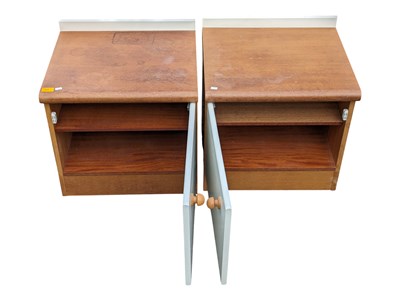 Lot 836 - STAG FURNITURE - PAIR OF MID 20TH CENTURY STAG BEDSIDE TABLES / CABINETS