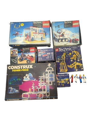 Lot 674 - LEGO - COLLECTION OF VINTAGE LEGO TECHNIC