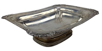 Lot 47 - 20TH CENTURY EDWARD VII HALLMARKED SILVER FOOTED SERVING BOWL