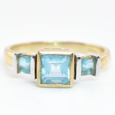 Lot 149 - HALLMARKED 9CT GOLD & TOPAZ THREE STONE RING