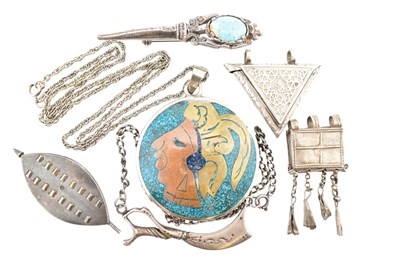 Lot 79 - SELECTION OF SILVER & WHITE METAL JEWELLERY