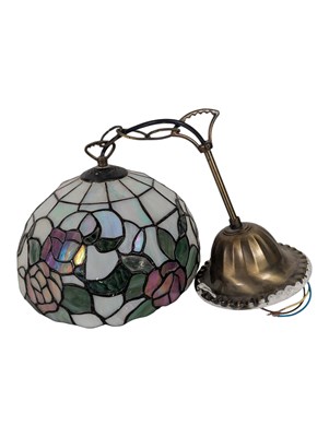 Lot 1053 - 20TH CENTURY TIFFANY STYLE CEILING LIGHT SHADE
